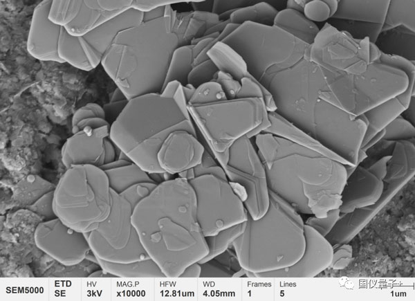 Abbildung 1 Mikroskopische Morphologie von Bornitrid-Keramik