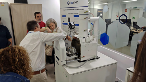 IESMAT Demonstrating the CIQTEK SEM3200