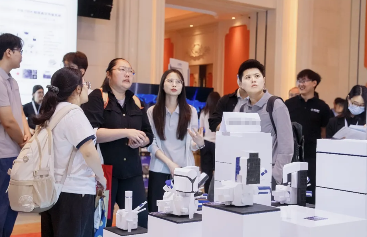 CIQTEK Debuts 200 kV TEM and Five New EM Products